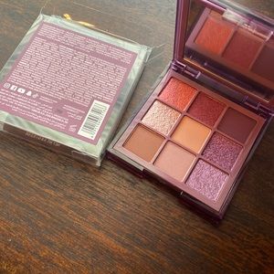 Huda beauty purple haze eyeshadow palette